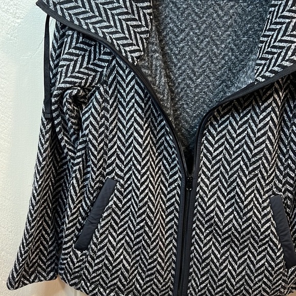 T By Talbots Zip Up Jacket black and white size small petite - Picture 3 of 9